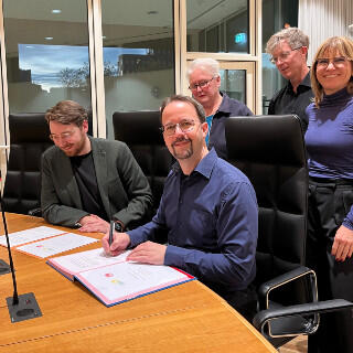 Unterschrift des Koalitionsvertrags im Rathaus